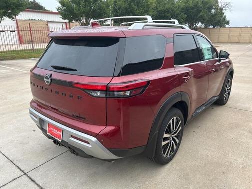 2025 Nissan Pathfinder Platinum FWD