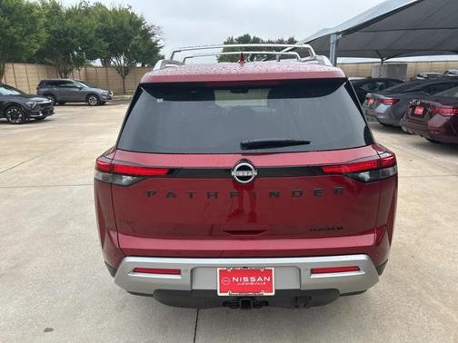 2025 Nissan Pathfinder Platinum FWD
