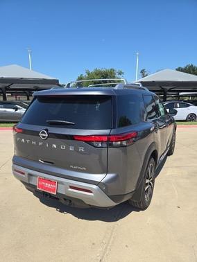 2025 Nissan Pathfinder Platinum FWD