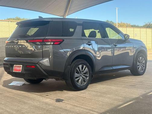2022 Nissan Pathfinder S 2WD