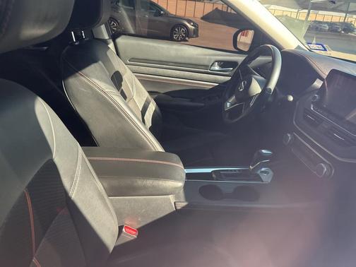 2022 Nissan Altima SR FWD