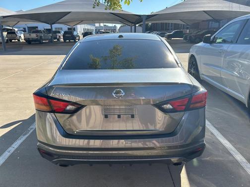 2022 Nissan Altima SR FWD