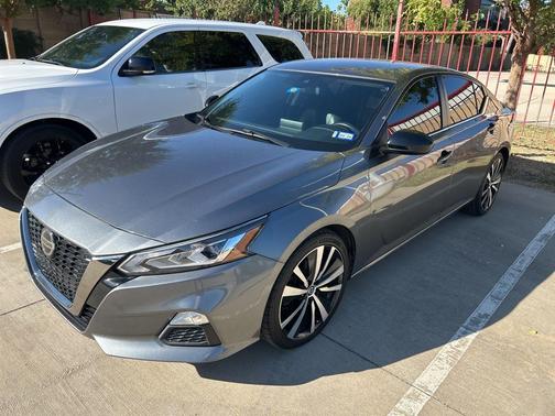 2022 Nissan Altima SR FWD