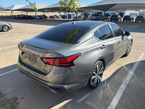 2022 Nissan Altima SR FWD
