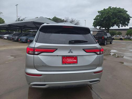 Alloy Silver Metallic 2024 Mitsubishi Outlander SEL 2.5 2WD