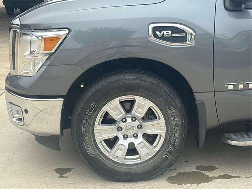 2017 Nissan Titan SV