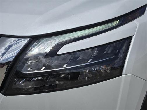 2025 Nissan Pathfinder Platinum FWD
