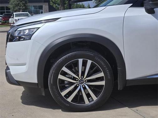 2025 Nissan Pathfinder Platinum FWD