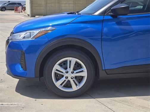 2025 Nissan Kicks S