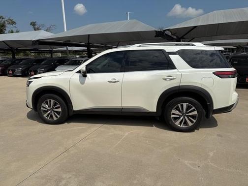 2023 Nissan Pathfinder SL FWD