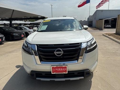 2023 Nissan Pathfinder SL FWD