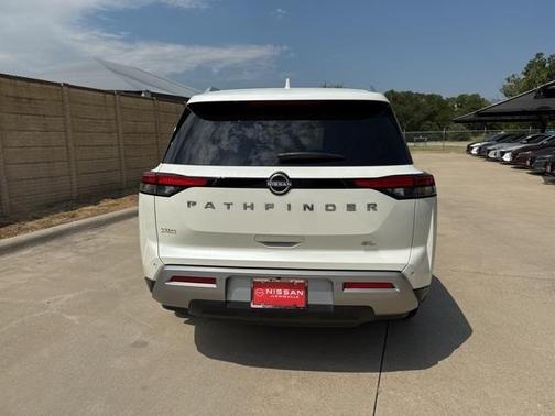 2023 Nissan Pathfinder SL FWD