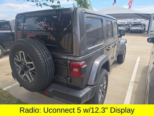 Granite Crystal Metallic Clearcoat 2025 Jeep Wrangler 4-Door Sahara 4x4