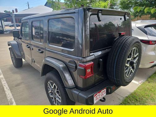 Granite Crystal Metallic Clearcoat 2025 Jeep Wrangler 4-Door Sahara 4x4