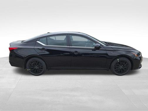 Super Black Clearcoat 2026 Nissan Altima 2.5 SV