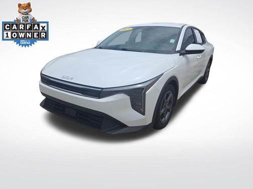 Snow White Pearl 2025 Kia K4 LXS