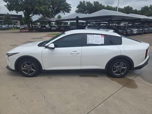 Snow White Pearl 2025 Kia K4 LXS