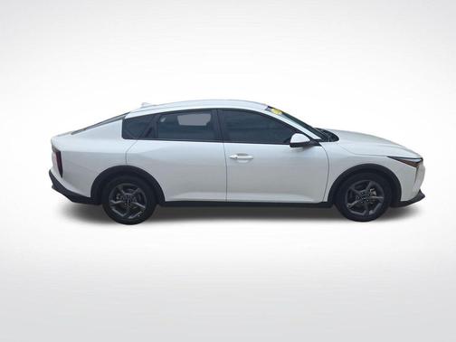 Snow White Pearl 2025 Kia K4 LXS