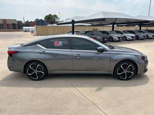 2023 Nissan Altima SR FWD