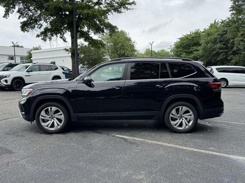 Deep Black 2023 Volkswagen Atlas 3.6L SE w/Technology