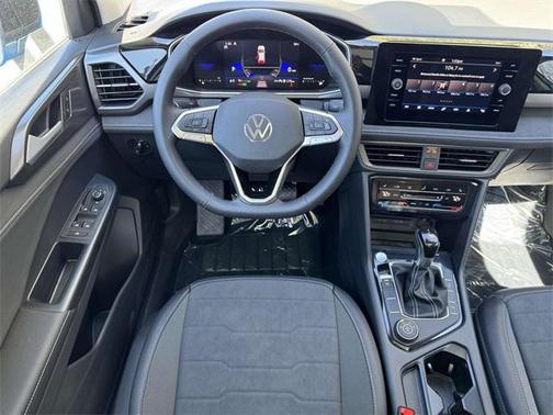 2025 Volkswagen Taos 1.5T SE Black