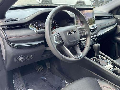 Silver Zynith Metallic Clearcoat 2024 Jeep Compass Trailhawk