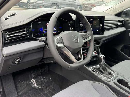 Deep Black Pearl 2026 Volkswagen Jetta 1.4T SE