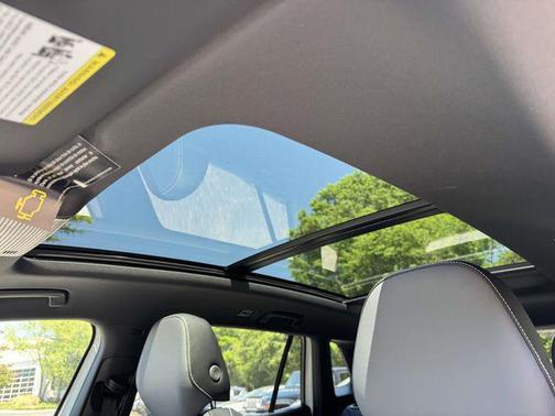 White Pearl 2026 Volkswagen Tiguan 2.0T SE R-Line Black 4MOTION