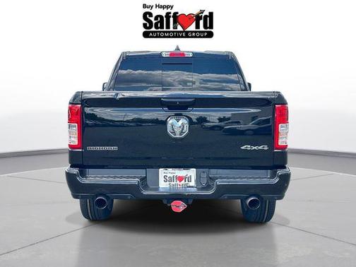 Diamond Black Crystal Pearlcoat 2022 RAM 1500 Big Horn/Lone Star