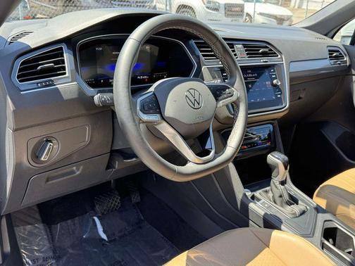Pure White 2024 Volkswagen Tiguan 2.0T SE