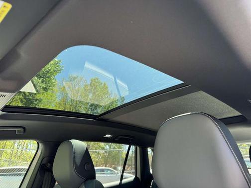 Opal 2026 Volkswagen Tiguan 2.0T SE R-Line Black