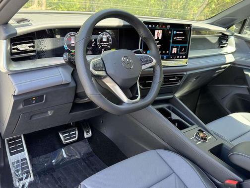 Opal 2026 Volkswagen Tiguan 2.0T SE R-Line Black
