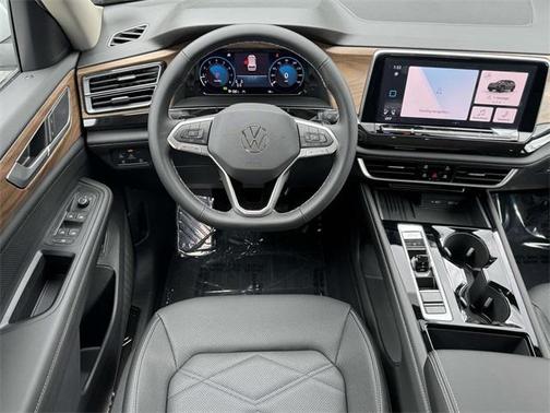 2025 Volkswagen Atlas 2.0T SE w/Technology 4MOTION