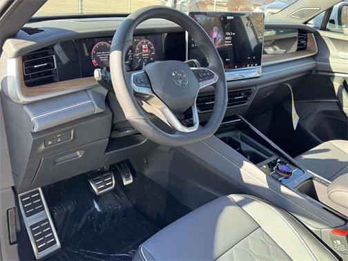 2026 Volkswagen Tiguan 2.0T SEL R-Line 4MOTION