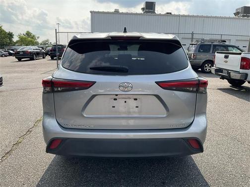2022 Toyota Highlander LE