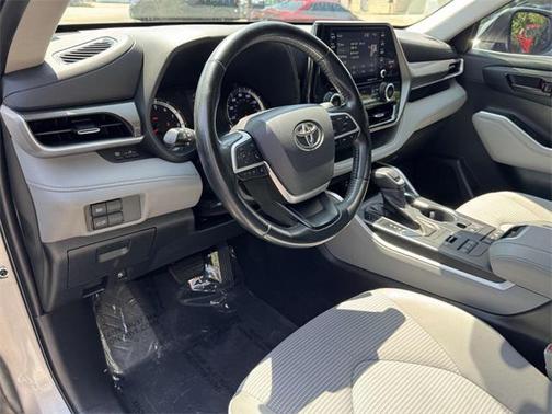 2022 Toyota Highlander LE