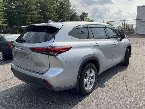 2022 Toyota Highlander LE