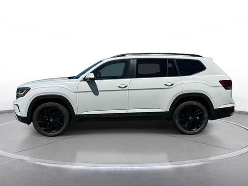 Pure White 2023 Volkswagen Atlas 2.0T SE w/Technology 4MOTION