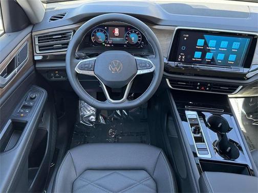2025 Volkswagen Atlas 2.0T SE w/Technology 4MOTION