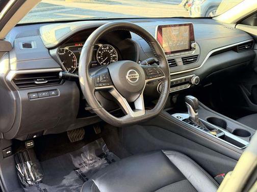 2022 Nissan Altima SR FWD