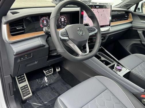 White Pearl 2026 Volkswagen Tiguan 2.0T SEL R-Line 4MOTION