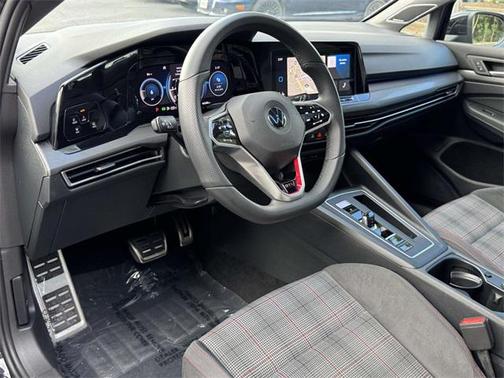 2022 Volkswagen Golf GTI 2.0T SE DSG