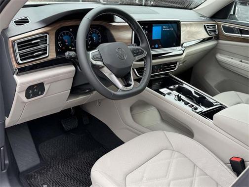 2026 Volkswagen Atlas 2.0T SE w/Technology 4MOTION