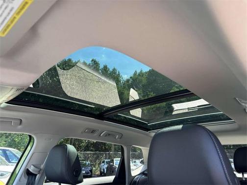 2025 Volkswagen Taos 1.5T SE Black