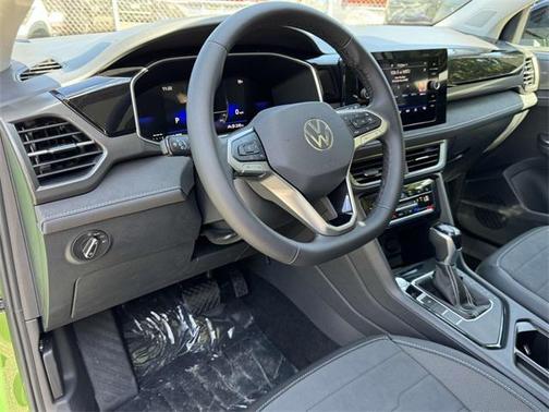 2025 Volkswagen Taos 1.5T SE Black