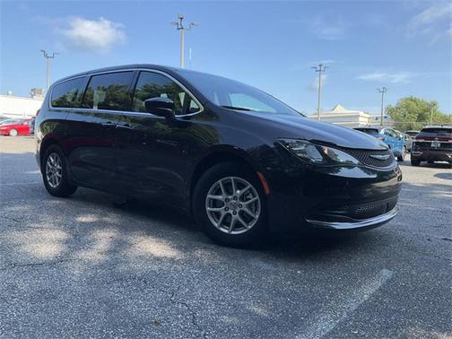 2022 Chrysler Voyager LX