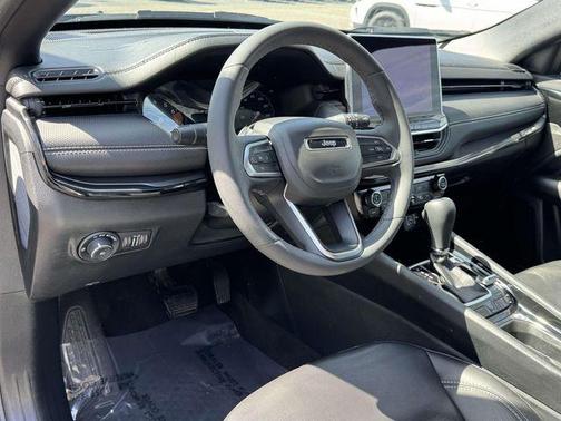 Billet Silver Metallic Clearcoat 2023 Jeep Compass Latitude