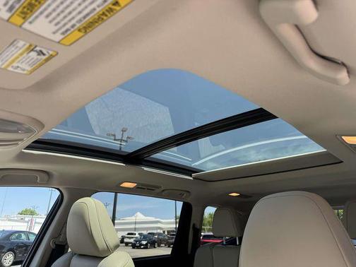 Crystal White Pearl 2023 Subaru Ascent Limited 7-Passenger