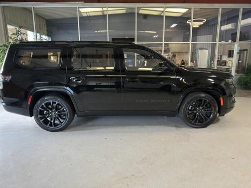 2023 Jeep Grand Wagoneer Series II