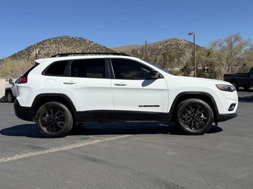 2023 Jeep Cherokee Altitude Lux